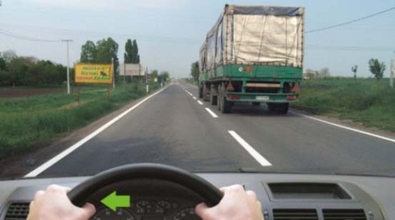 У ситуацији приказаној на слици возач возила које се претиче: