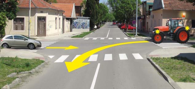 У ситуацији приказаној на слици, возач путничког возила: