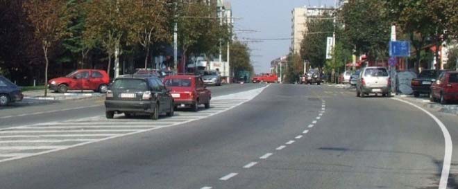 У ситуацији приказаној на слици паркирање на пољу за усмеравање саобраћаја: