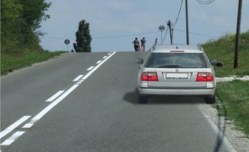 У ситуацији приказаној на слици, у близини врха превоја: