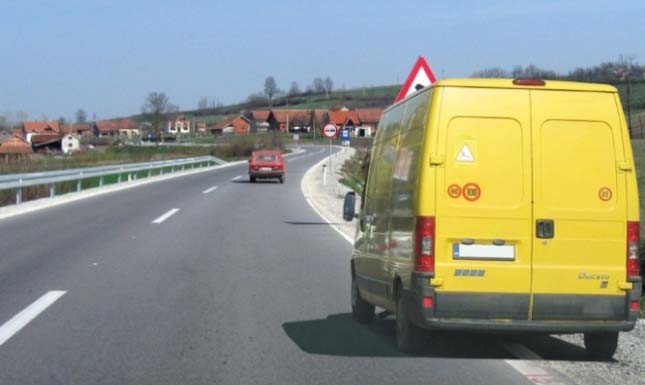 У ситуацији приказаној на слици паркирање: