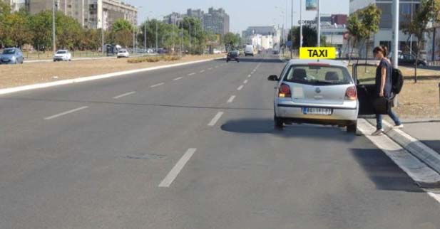 У ситуацији приказаној на слици: