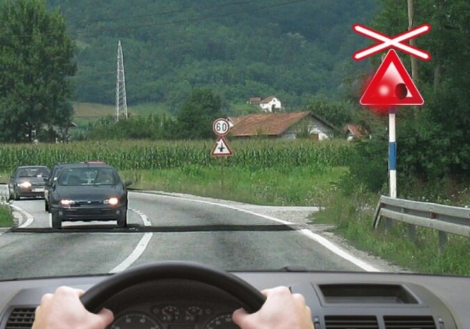 У ситуацији приказаној на слици: