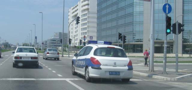 У ситуацији приказаној на слици возило полиције: