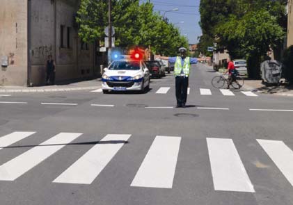 У ситуацији приказаној на слици: