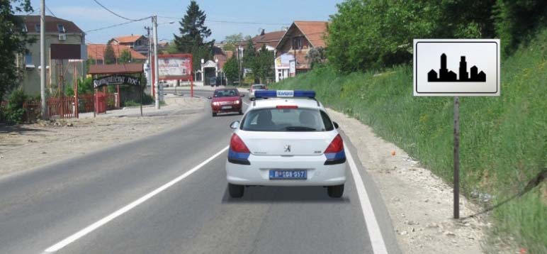 У ситуацији приказаној на слици возило полиције се: