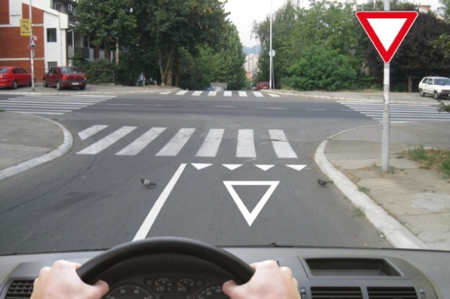 У ситуацији приказаној на слици:
