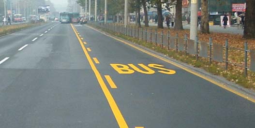 Натпис приказан на слици („BUS”) означава: